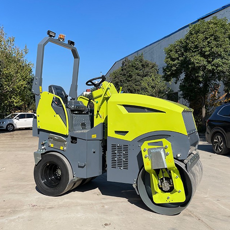 新款4噸單支撐前鋼后膠座駕式壓路機BM4000