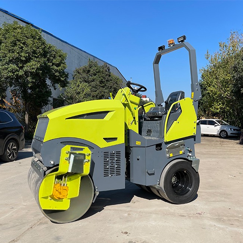 新款4噸單支撐前鋼后膠座駕式壓路機BM4000